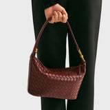 Isa - Burgundské chic